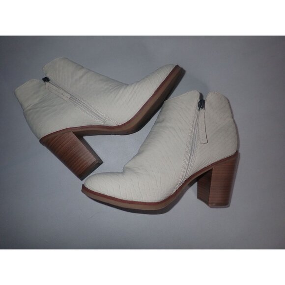 Women's White Faux textured Leather Ankle Booties Altar'd State Side Zipper 7 - Picture 6 of 8